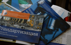 Много буклетов: фото